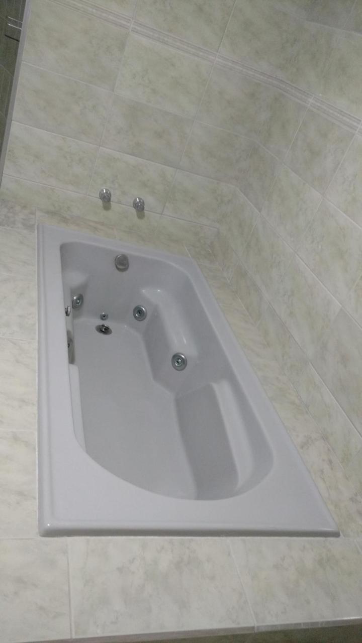 Hotel Mariluz Telemaco Borba Bagian luar foto